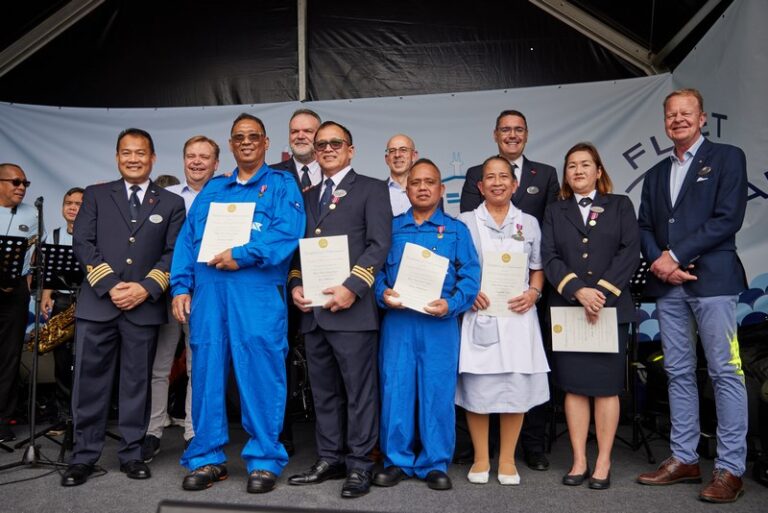 Fred. Olsen Crew Members Receive Norwegian Ship Owners Association Medals